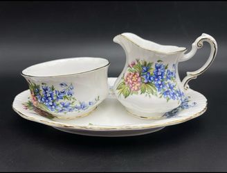 Paragon By Appointment To Her Majesty The Queen Sugar, Creamer And Serving Oval