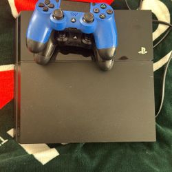 PS4 & 2 CONTROLLERS 