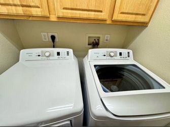 Insignia 4.1 Cu. Ft. Top Load Washer & Insignia 6.7 Cu. Ft. Electric Dryer