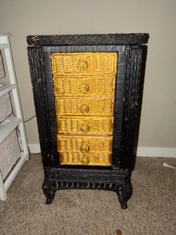 wicker jewelry organizer