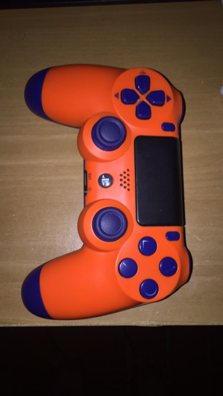 Used Custom PlayStation 4 DualShock controller