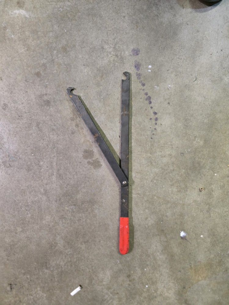 Universal Pulley Holder-Gear Wrench