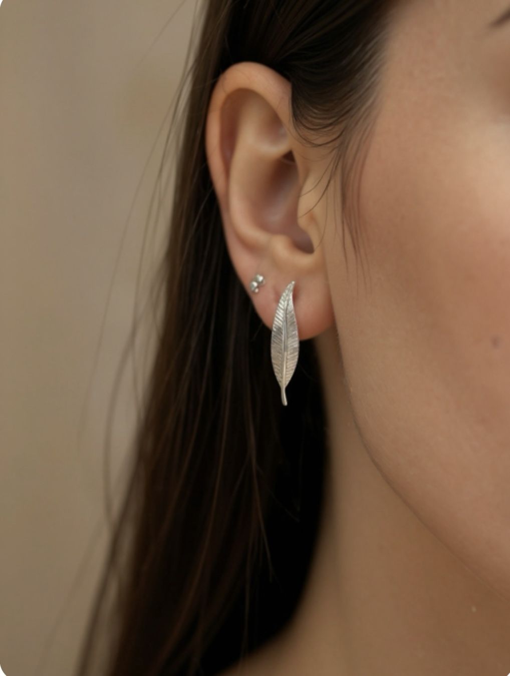 Vintage JewelArt Co. Sterling Silver Feather Screw Back Earrings In good condition  Approx 2”