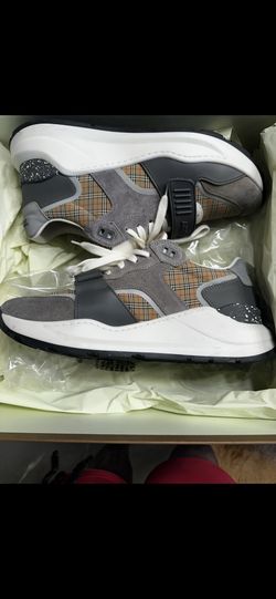 Burberry Size 43 (10)