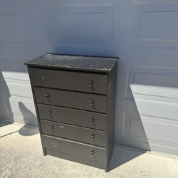 Dresser 