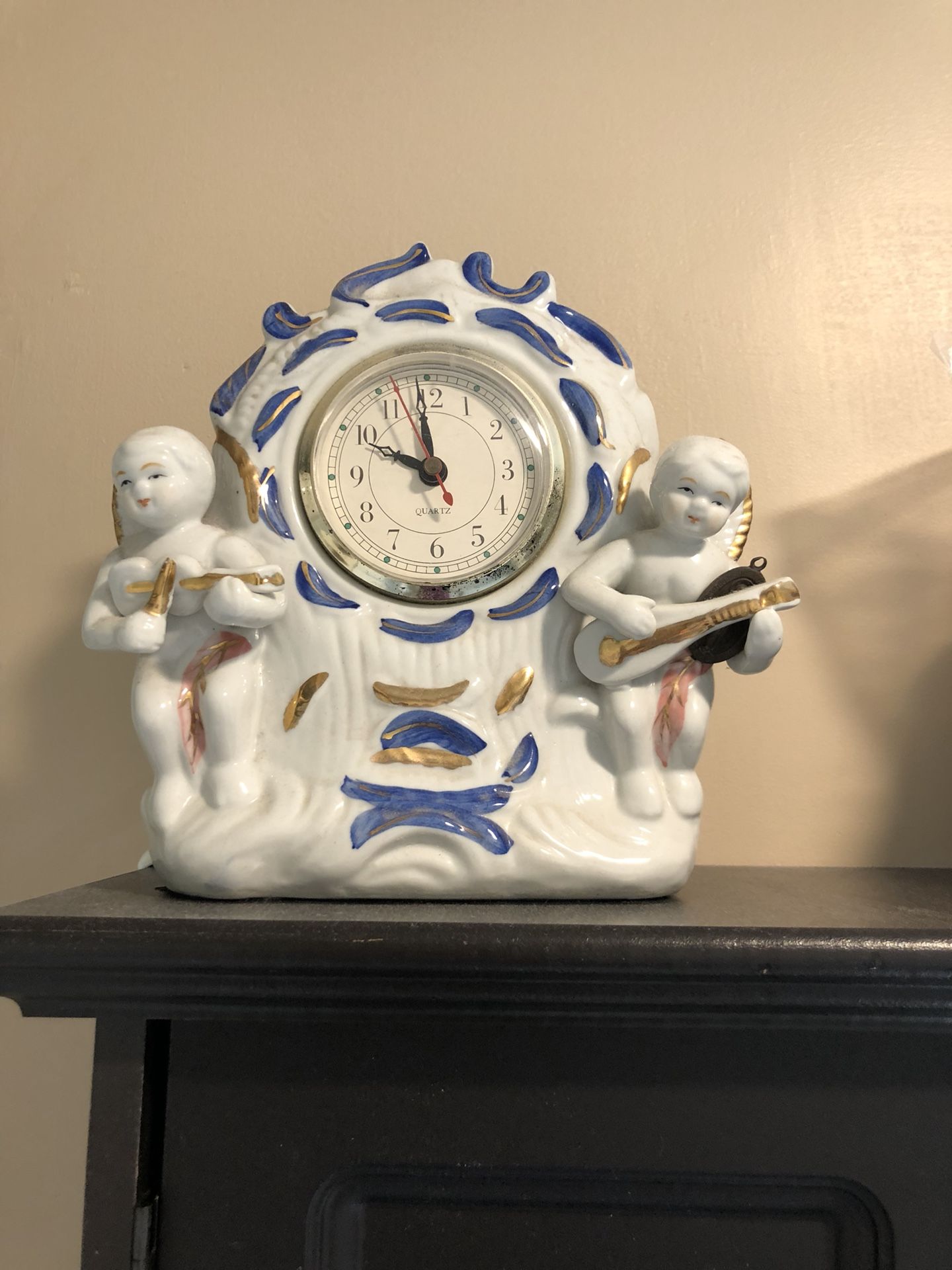 Porcelain angels clock