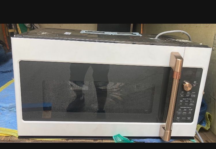 Café 1.7 Cu. Ft. Convection Over-the-Range Microwave Oven, model CVM517P4RW2.