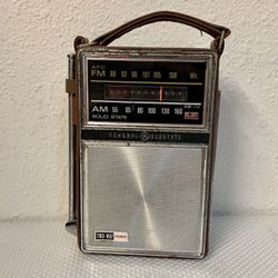 Vintage General Electric /AM/FM Portable 📻 Radio 
