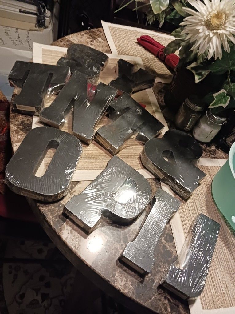 10 Larg Wood Letters 9 All Firm Paid4.95 Each Look My Post Alot Items