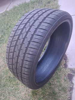 One newer tire....Liohart .. 255/30/22