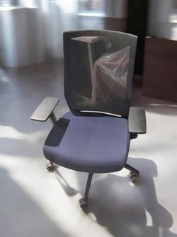 AMQ Mid-Back Ergonomic Mesh Task Chair – $250 OBO 📦 Florida