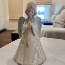 Vintage Wind Up Porcelain Angel Praying Musical Figure Berman & Anderson, good condition , works good