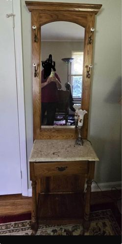 Vanity stand