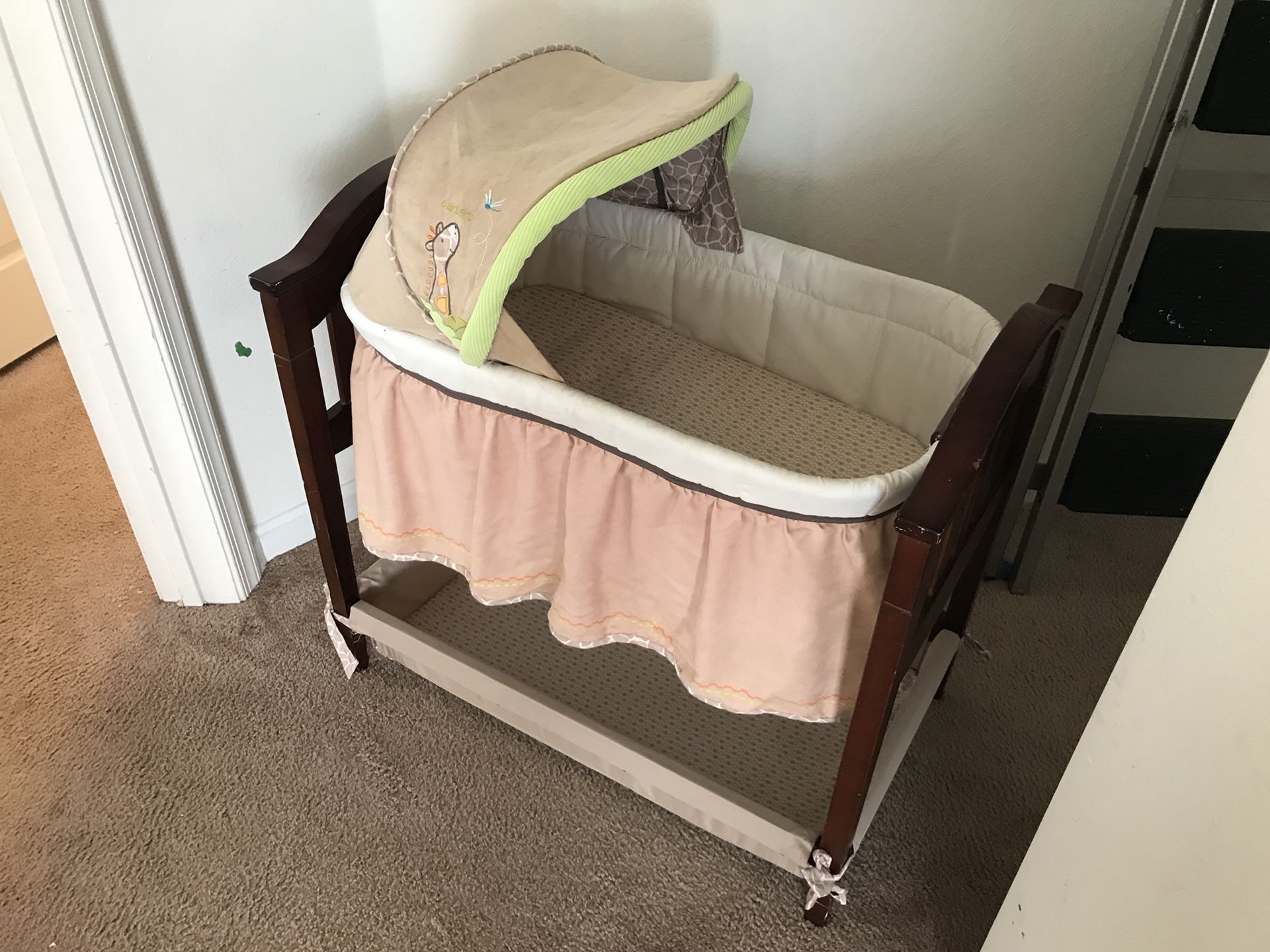 Summer Infant Classic Comfort Wood Bassinet Crib