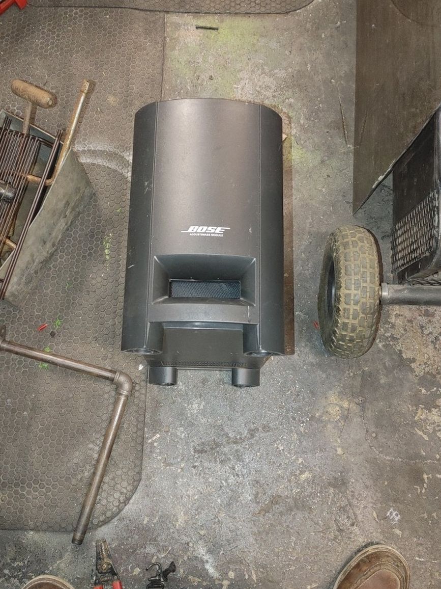 Bose Surround Sound Speaker System Powered
