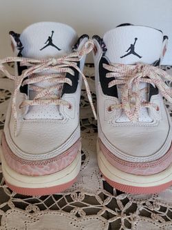 JUST LIKE NEW GIRLS JORDANS SIZE 2Y