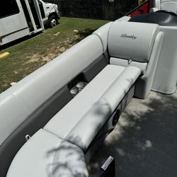 Bentley Pontoon 2023
