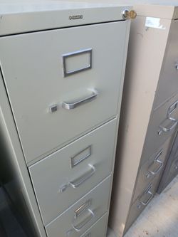 File cabinet Has key