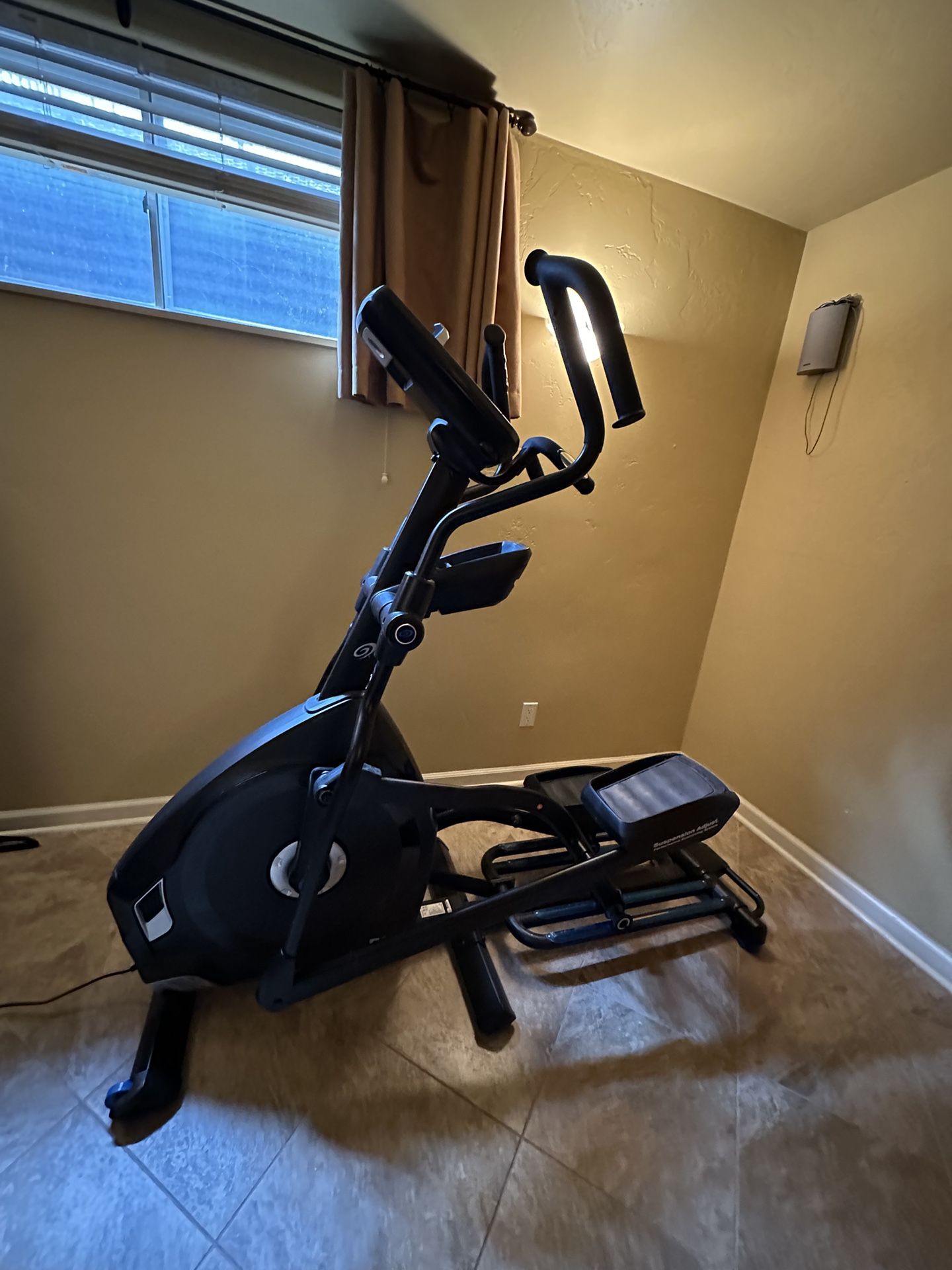 Nautilius E618 Elliptical For Sale