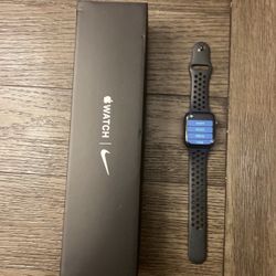 Apple Watch Series 5 Nike Version