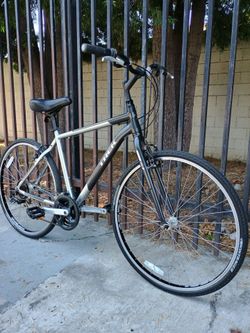 L Trek Verve 1 Hybrid Bike 700c – Comfortable Commuter – Ready to Ride