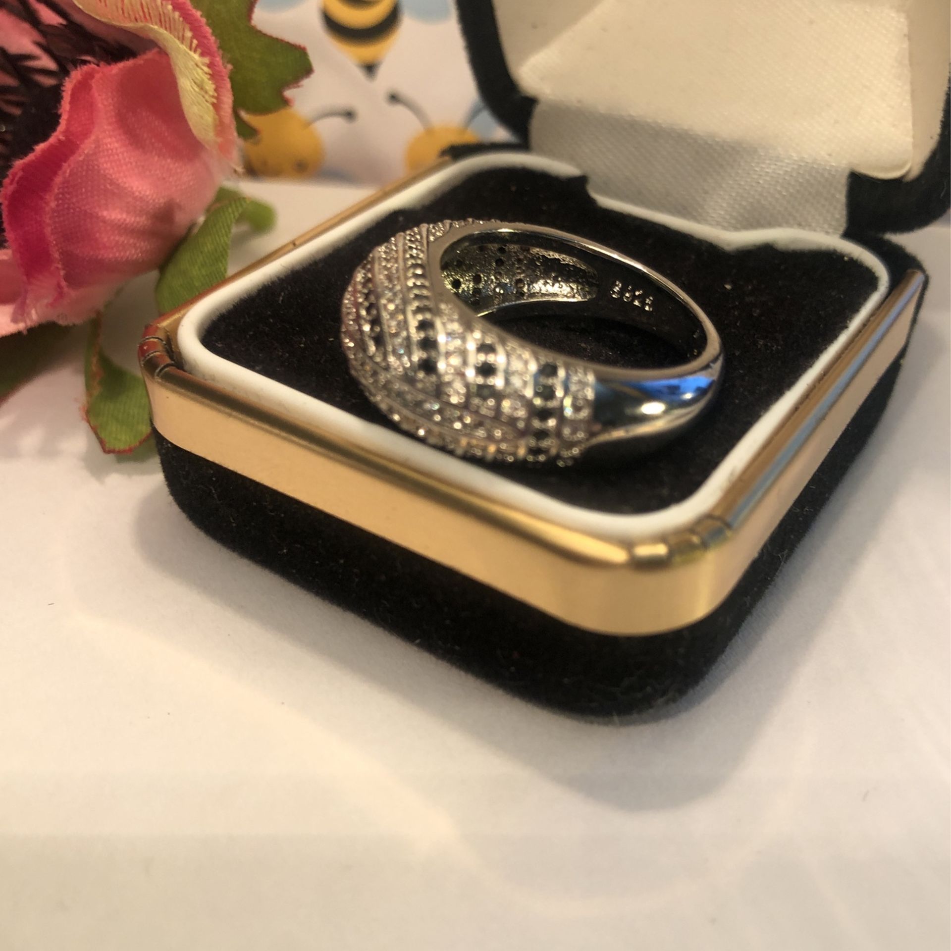 Dome Shaped Band With Chanbel Set Black& white Sapphires On Sterling Silver .925 Stamped Band Sz(7