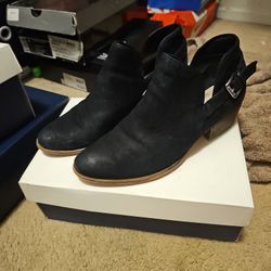 ANKLE BOOTS SIZE 7.5M
