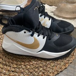 Nikes Shoes Size 3.5 Used 