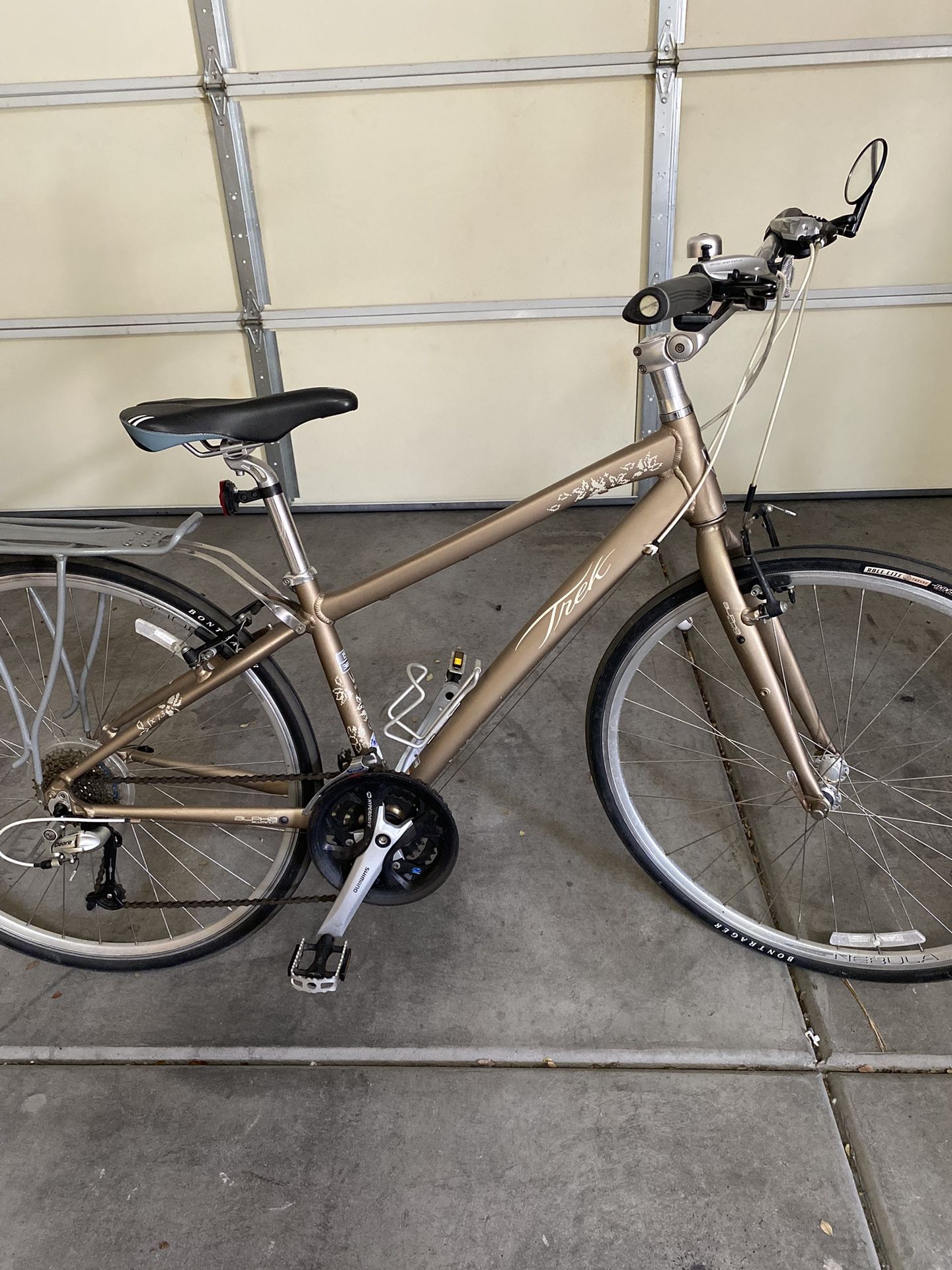 Woman’s 15” Trek Hybrid Road Bike W/Bontrager Tires
