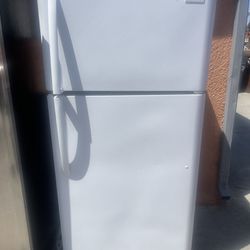 Refrigerator Fridge Muy Bueno $180
