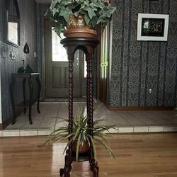 Plant or statue Stand