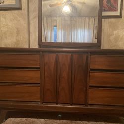 3 pc Mid-Century Bedroom Set