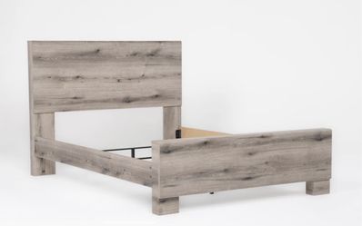 BRAND NEW QUEEN SIZE BED FRAME!