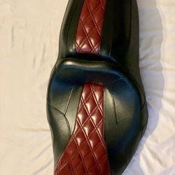 Harley Davidson Custom Leather Badlander Touring Seat. Fits (2008-2020)