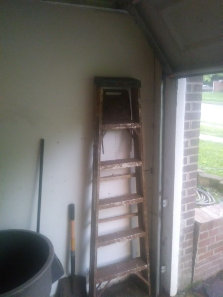 W4 foot ladder abd a 6 ft ladder