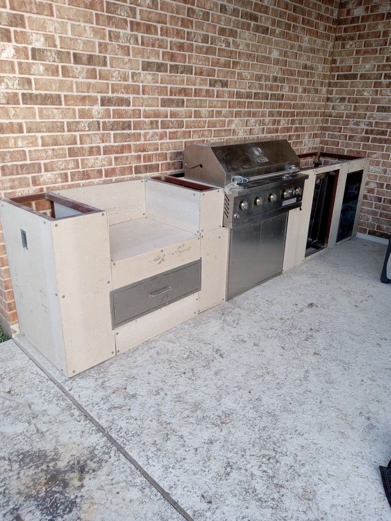 Outdoor Kitchen