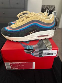 Size 4 used great condition- 240$