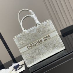 Classic fashion women's handbag