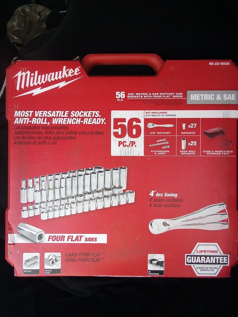 Milwaukee 3/8" Ratchet and Sockets . MATRIC & SAE.