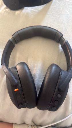 SKULLCANDY WIRELESS HEADPHONES