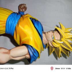 Goku Statue 