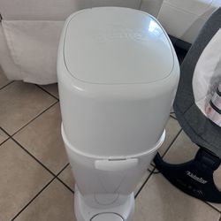 Diaper Genie + 4 refills Nuevos. Perfecto Estado