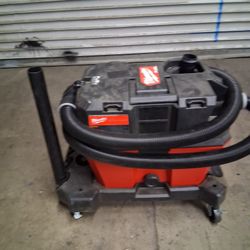 Milwaukee
M18 FUEL 6 Gal. Cordless Wet/Dry Shop Vacuum with Filter, Hose