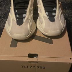 Yeezy 700 V3