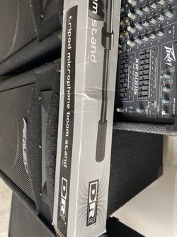 Seismic Audio 400W Powered PA Head Audio 8-Channel Mixer with