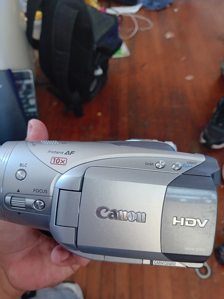Canon HV20 A HDV 1080i Camcorder Mini Dv Missing Charger 