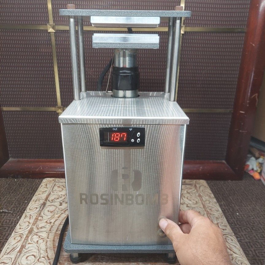 Rosinbomb Rosin Press for Cannabis Essential Oils