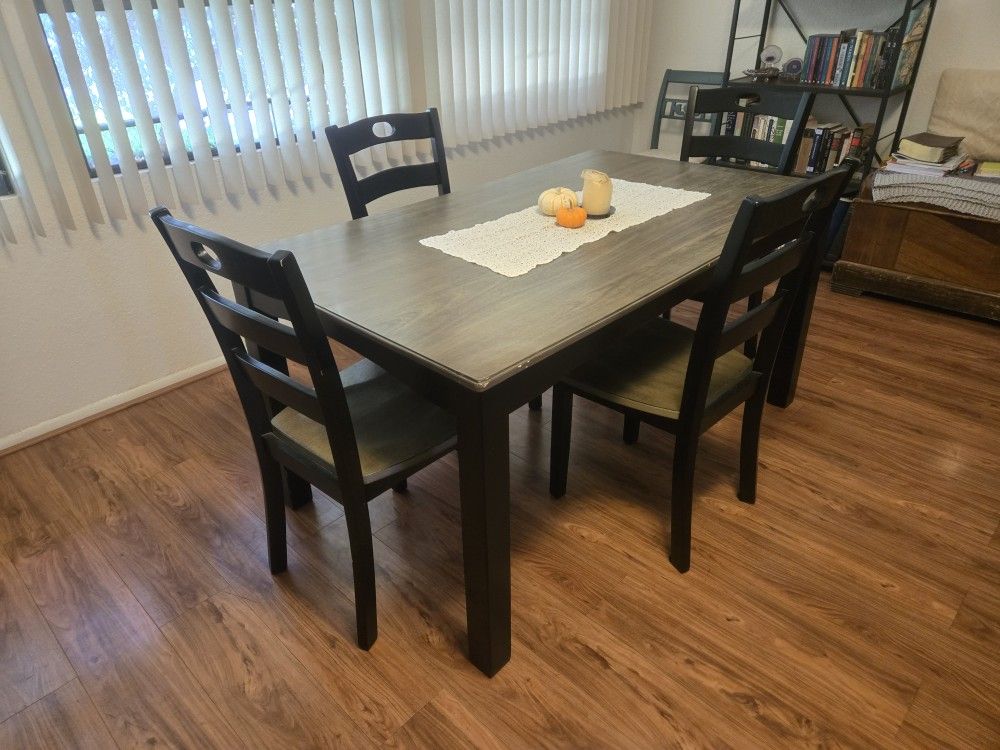 Dining Table & Chairs