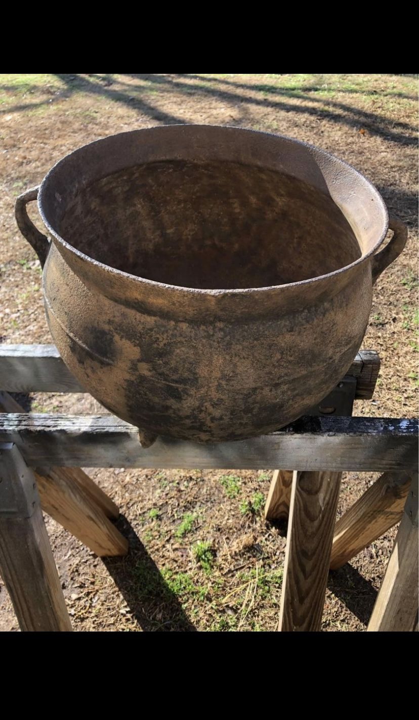 Cast Iron Cauldron/Pot With Gate Marks Pre 1890’s