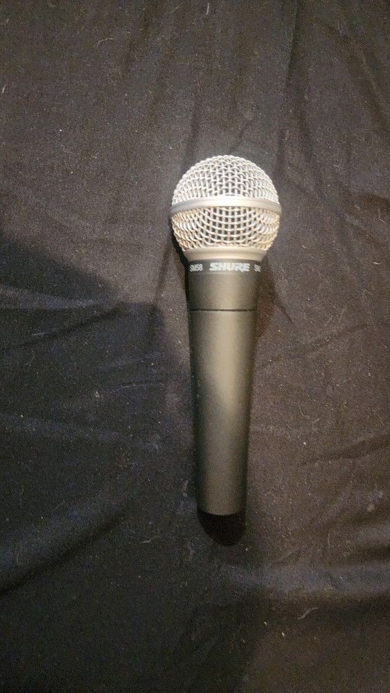 Shure SM58 Pro XLR Dynamic Microphone with 25-Foot XLR-XLR Cable